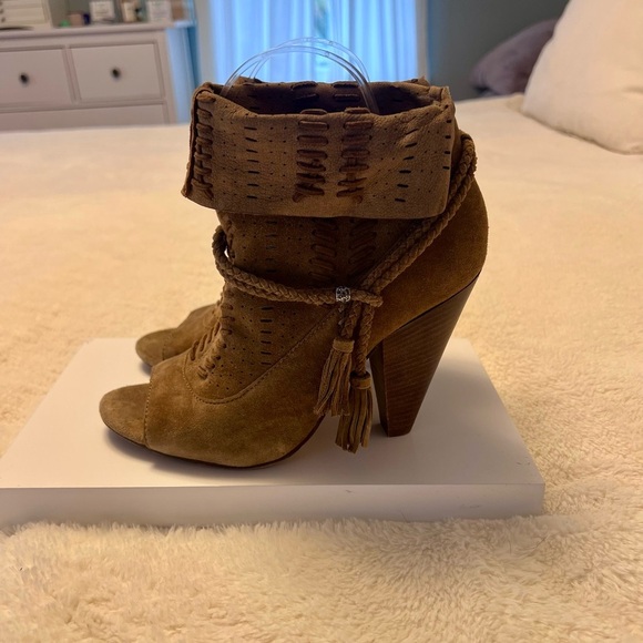 Dolce Vita Maddox Bootie - Picture 6 of 7